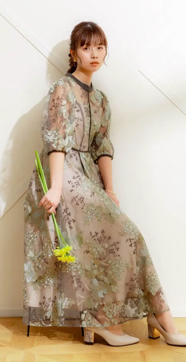 グリーンのフラワーエンブロイダリードレス-Dorry-doll-M-結婚式パーティーのレンタルドレスはリリアージュ-11-03-2025_01_42_PM (2)