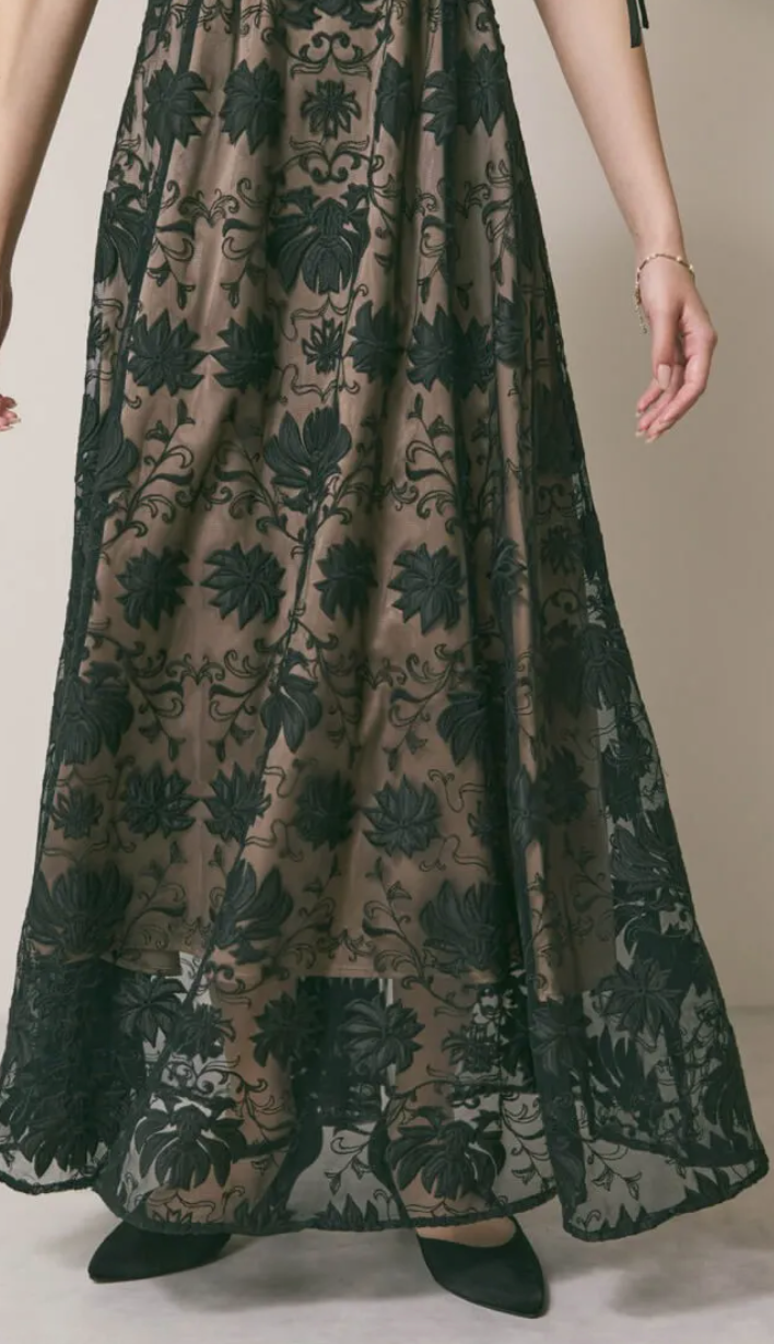 ブラックのカットワークサテンエンブロイダリードレス-M-LILY-BROWNのレンタル｜11-2217｜結婚式パーティーのドレスレンタルはワンピの魔法-11-03-2025_02_21_PM (3)