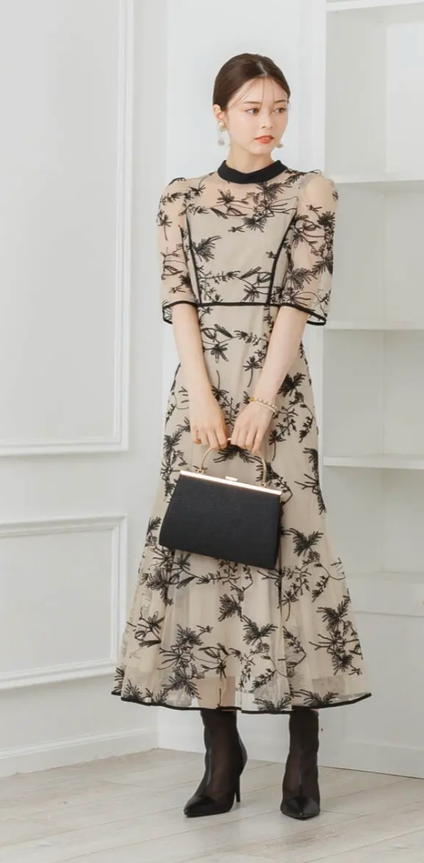 ベージュ×ブラックのバイカラーエンブロイダリードレス-Dorry-doll-M-結婚式パーティーのレンタルドレスはリリアージュ-11-03-2025_01_38_PM (1)